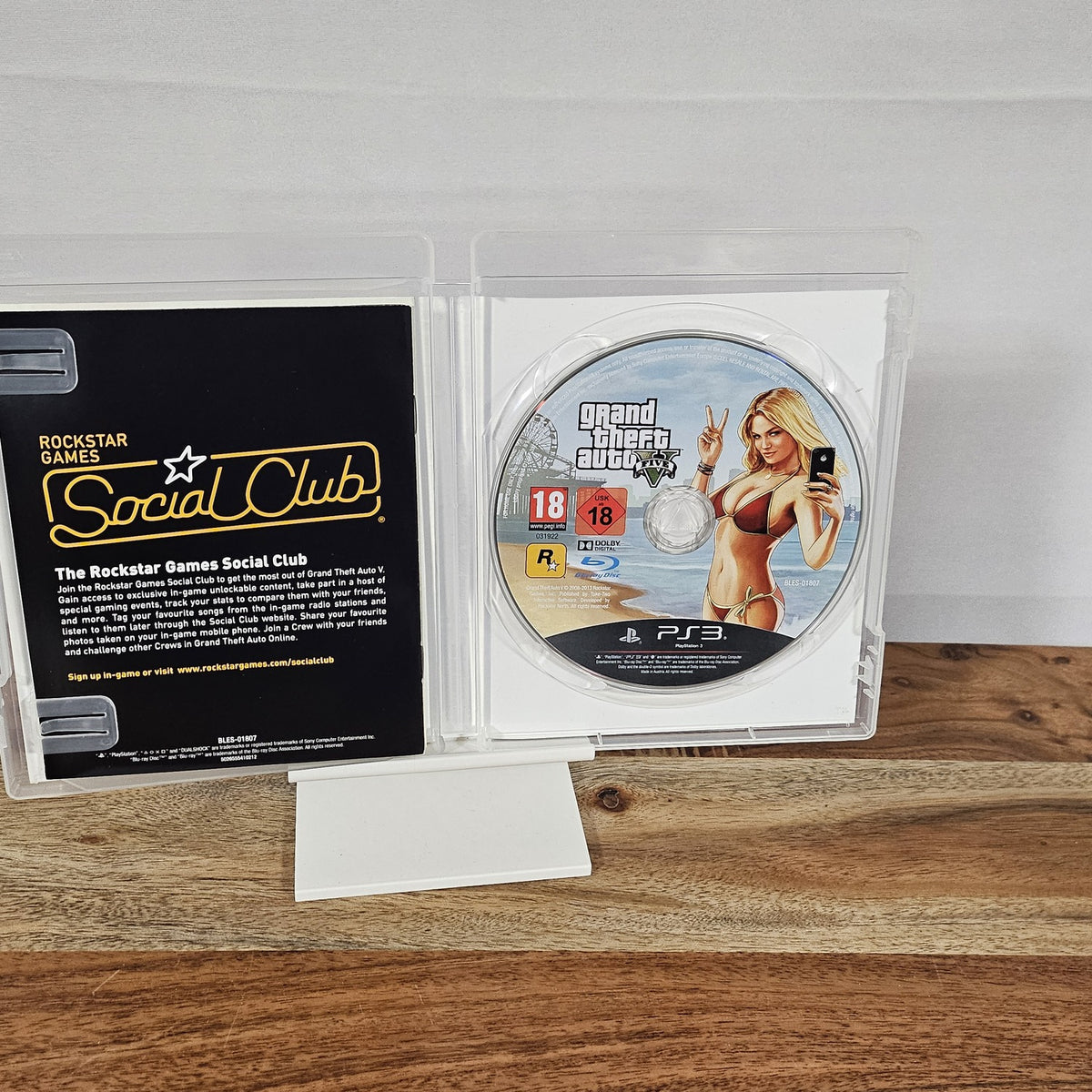 Grand Theft Auto V für PlayStation 3 – geöffnete Originalhülle mit Spiel-Disc und Einleger