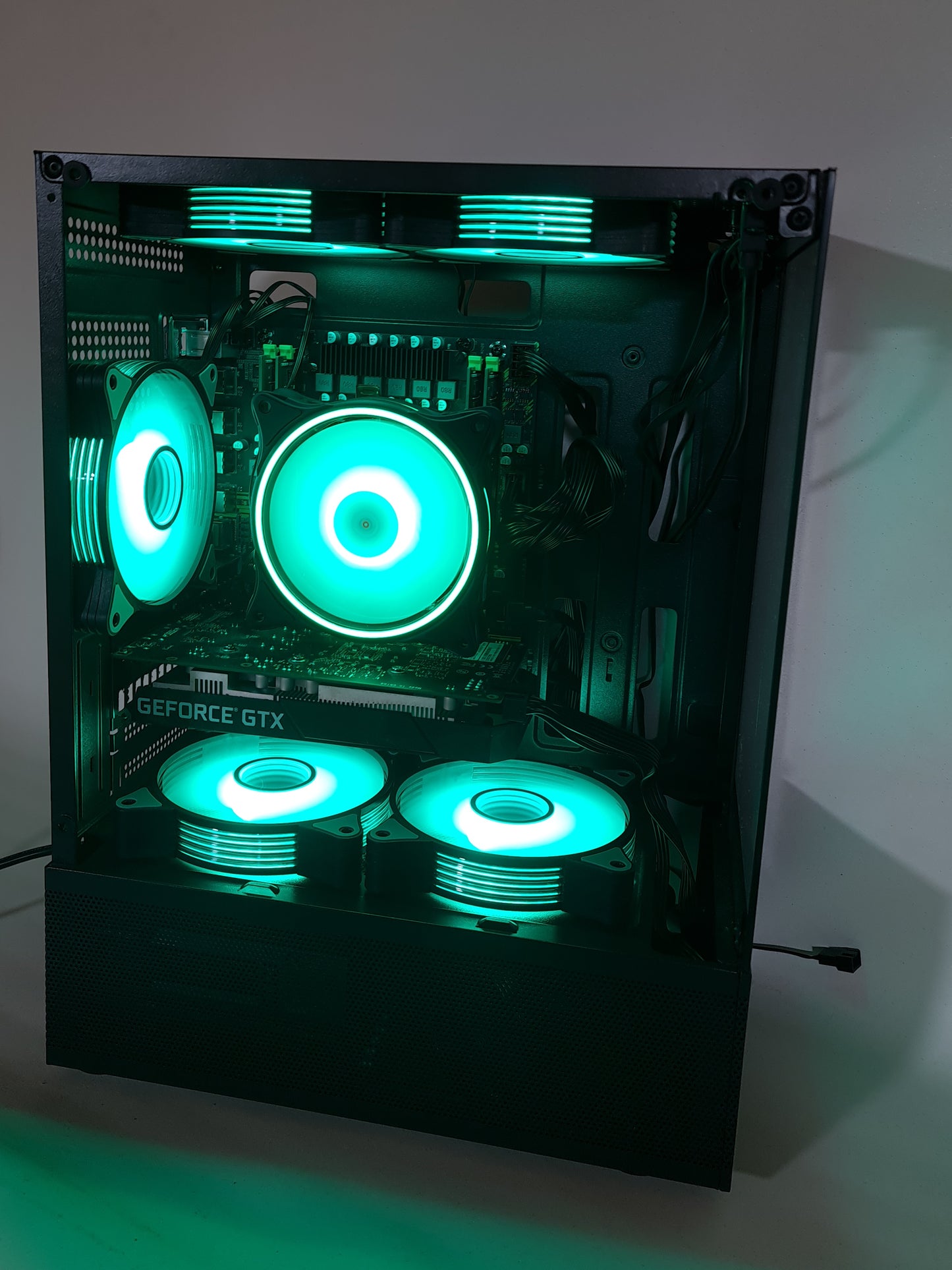 Asus RTX 4060, 32 GB RAM, Xeon 18-Kern 36-Threads – Power-PC