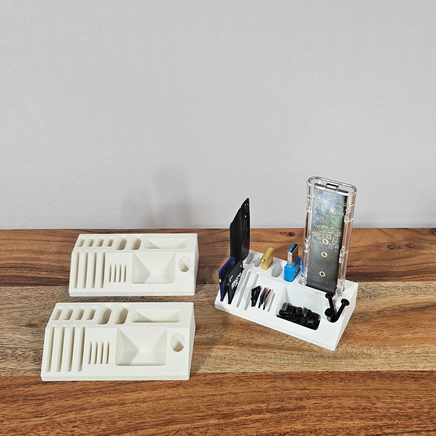 Organizer für USB Sticks & Speicherkarten Weiss – Hergestellt & Designt in der Schweiz