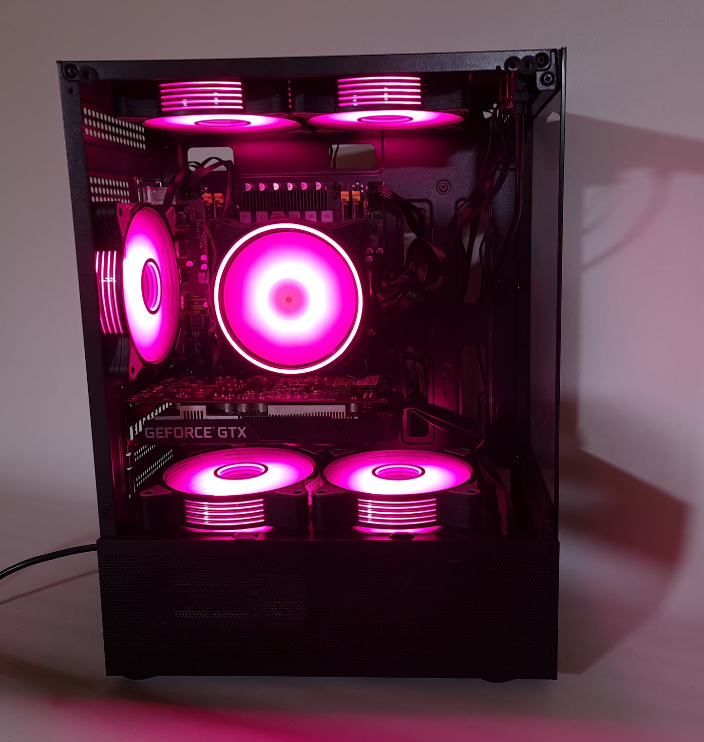 Asus RTX 4060, 32 GB RAM, Xeon 18-Kern 36-Threads – Power-PC