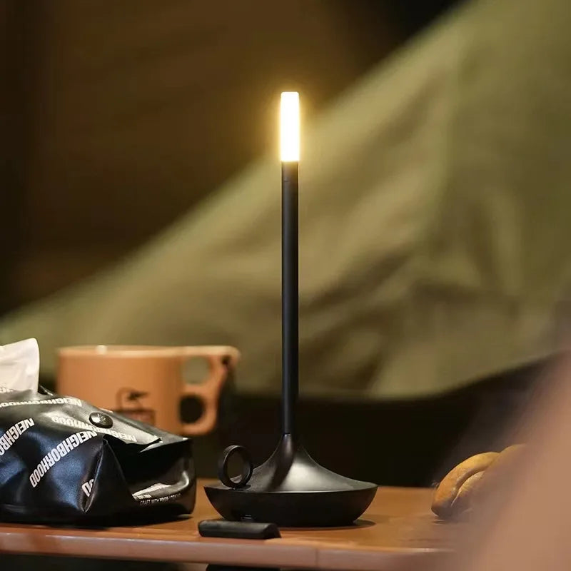 🕯️Romantische LED Kerzenlampe - Tischlampe WICK – tragbare Atmosphäre für jedes Abenteuer