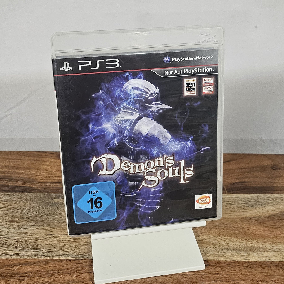 Demon's Souls für PlayStation 3 – fotografiertes Occasion-Exemplar in Originalhülle, Vorderseite