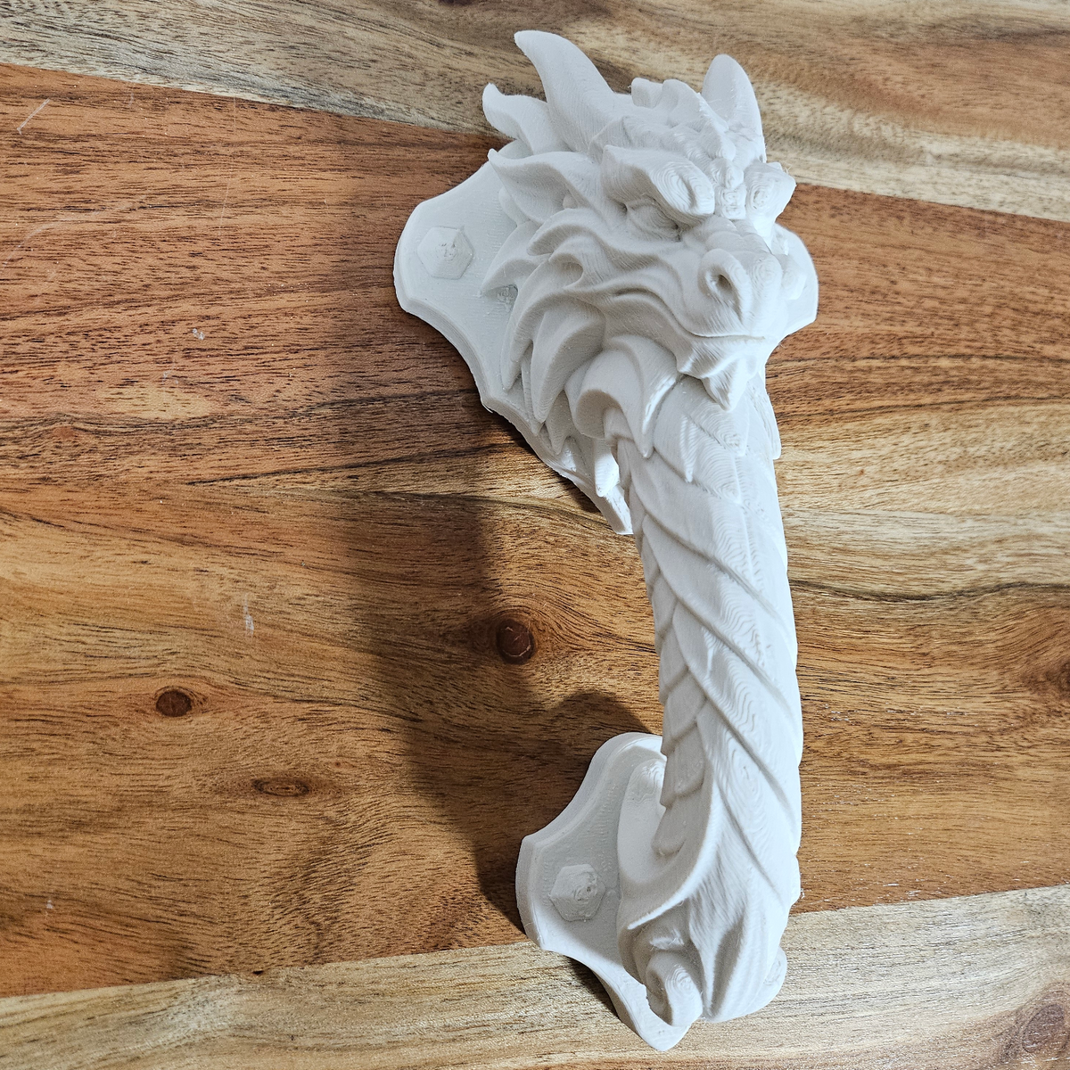 Weisses 3D-Druckbeispiel des Drachen-Türgriffs aus der STL-Datei