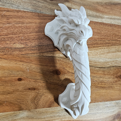 Weisses 3D-Druckbeispiel des Drachen-Türgriffs aus der STL-Datei