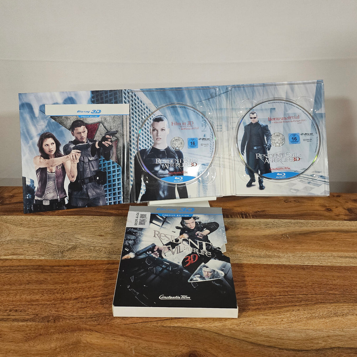 Resident Evil Afterlife – geöffnete Premium Edition mit zwei Blu-ray-Discs und Beilagen
