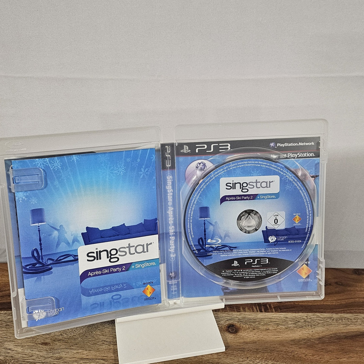 SingStar Après-Ski Party 2 für PlayStation 3 – geöffnete Hülle mit Disc und Einleger