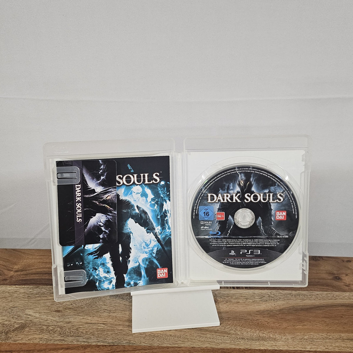 Dark Souls für PlayStation 3 – geöffnete Originalhülle mit Spiel-Disc und Unterlagen