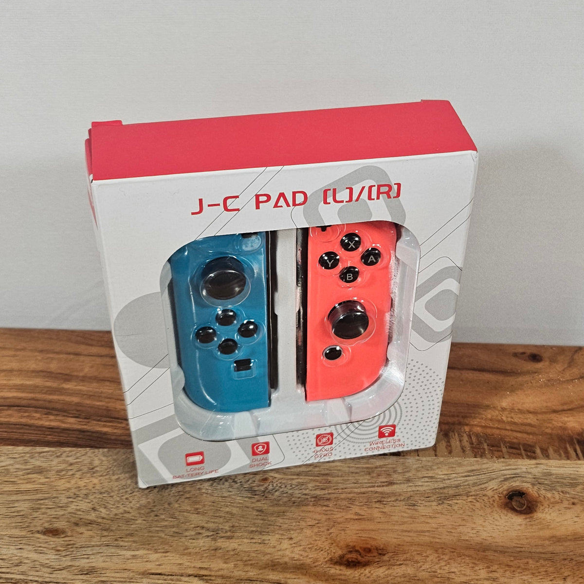 Verpackung des roten und blauen Nintendo Switch kompatiblen Controller Sets