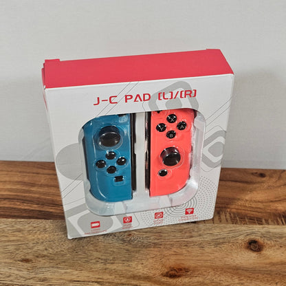 Verpackung des roten und blauen Nintendo Switch kompatiblen Controller Sets