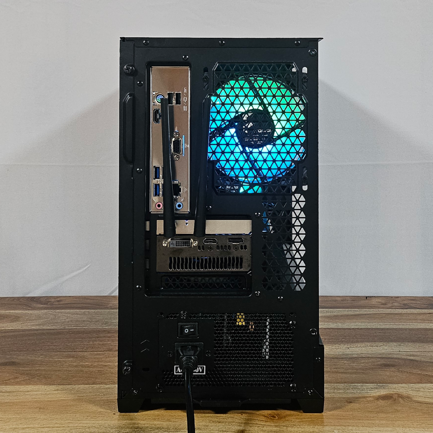 🔥 Gaming PC Ryzen 5 3500X / GTX 1660 SUPER / 16GB RAM / Fractal RGB