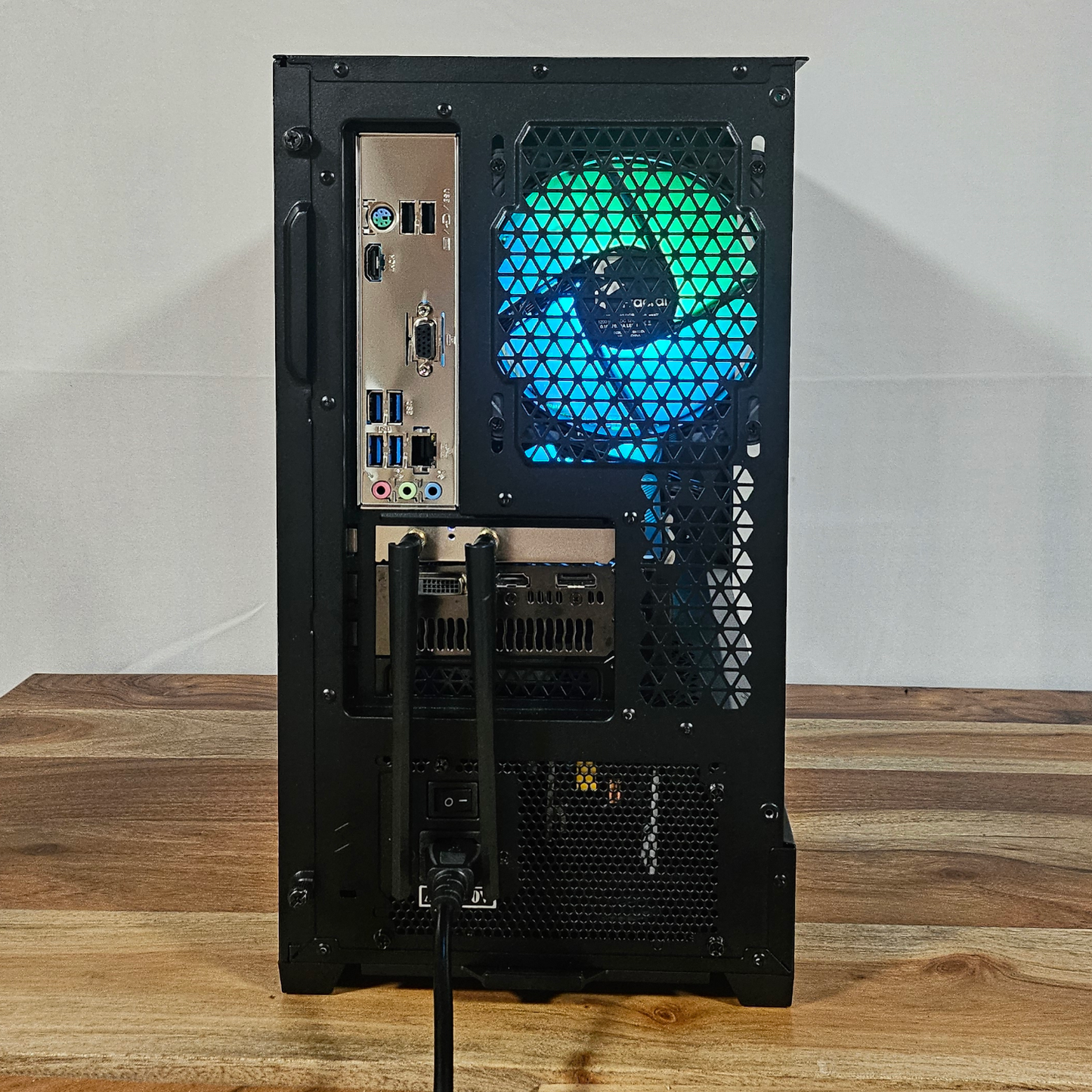 🔥 Gaming PC Ryzen 5 3500X / GTX 1660 SUPER / 16GB RAM / Fractal RGB