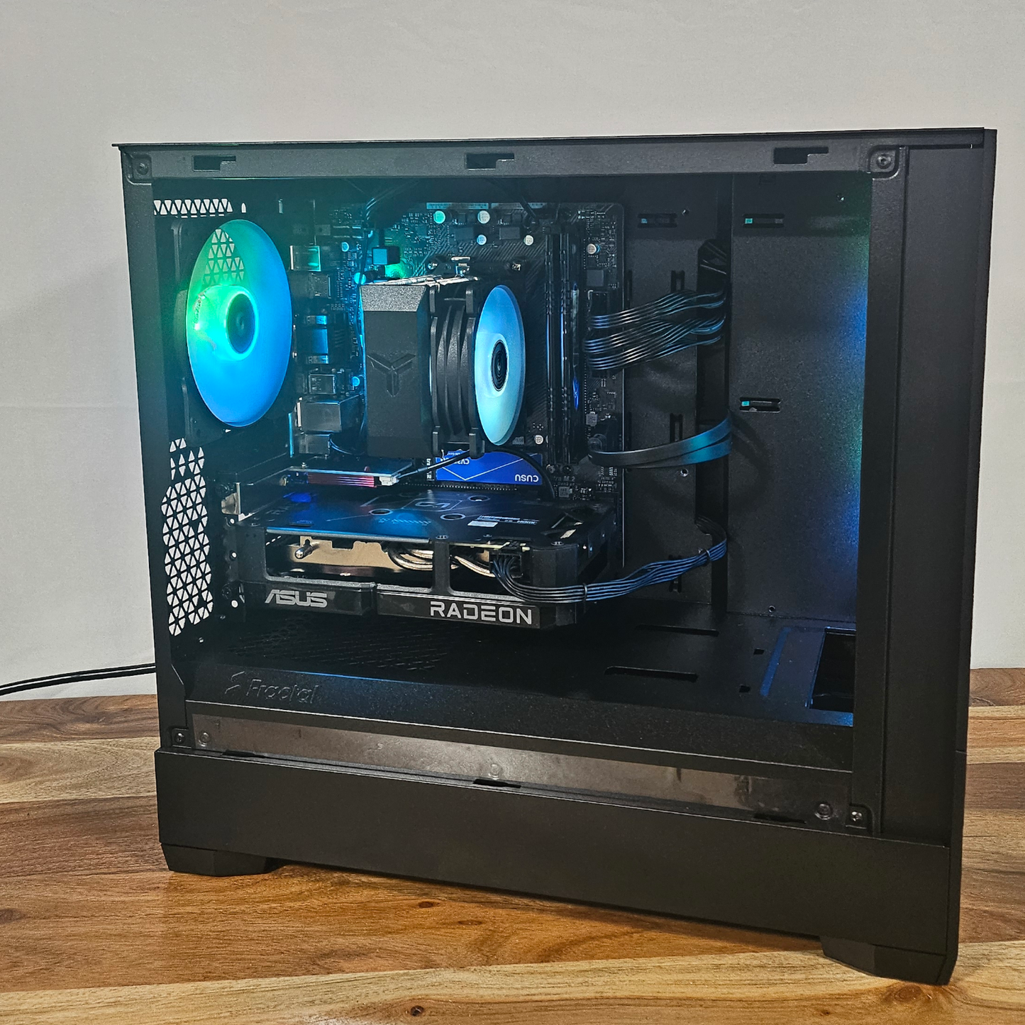 🔥 Gaming PC Ryzen 5 5600X / RX 9060 XT 16GB / 16GB RAM / Fractal RGB