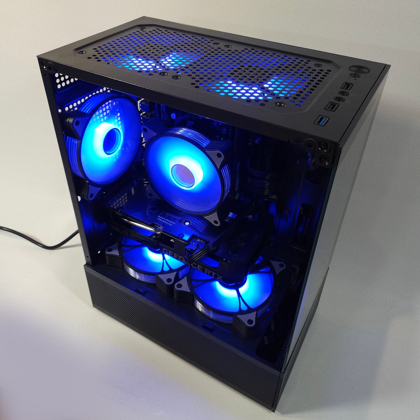 High-Performance-PC Workstation mit GeForce RTX 4060 – 18-Kern-Xeon-CPU, 64 GB RAM, RGB, 512 GB SSD – Gaming und Kreatives