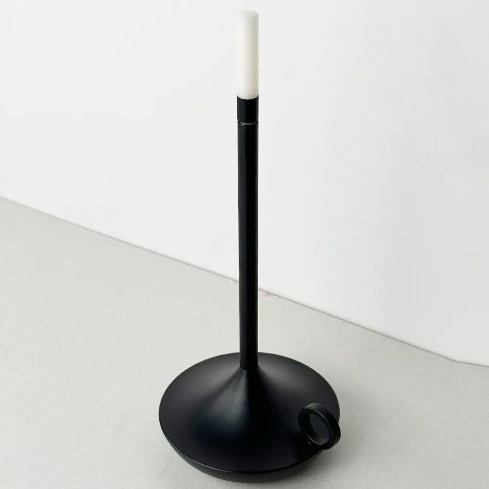 🕯️Romantische LED Kerzenlampe - Tischlampe WICK – tragbare Atmosphäre für jedes Abenteuer