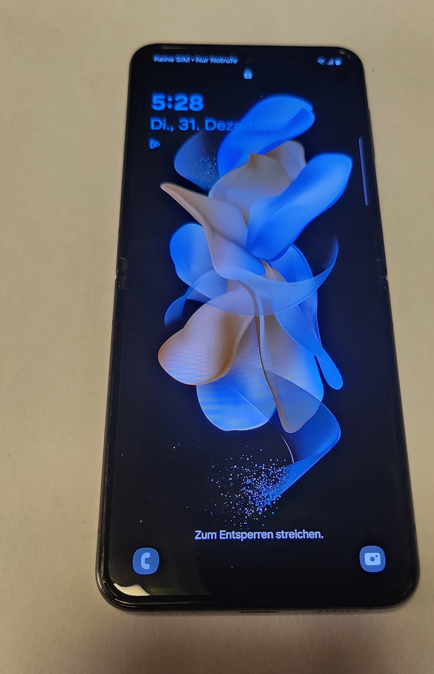 Samsung Galaxy Z Flip 4 – 256GB, Schwarz | Neues Display & Rahmen