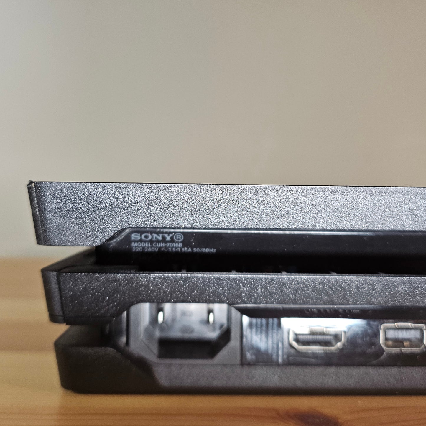 PlayStation 4 Pro 1TB (Modell CUH-7016B) - Occassion