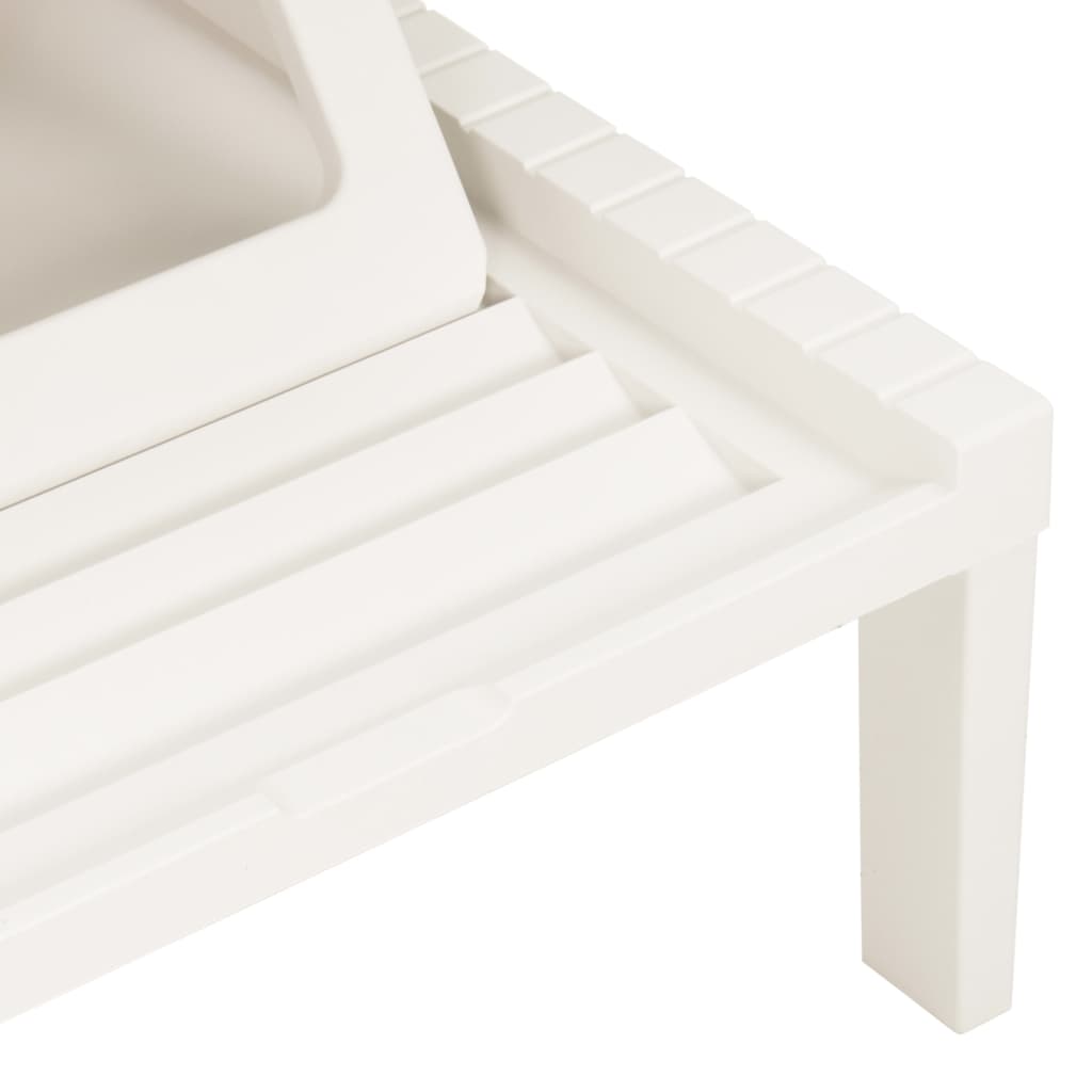 Chaise longue en plastique blanc