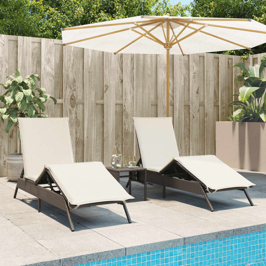 Sonnenliegen 2 Stk. mit Tisch Braun Poly Rattan