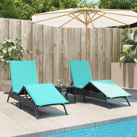 Chaises longues 2 pcs avec table en polyrotin noir