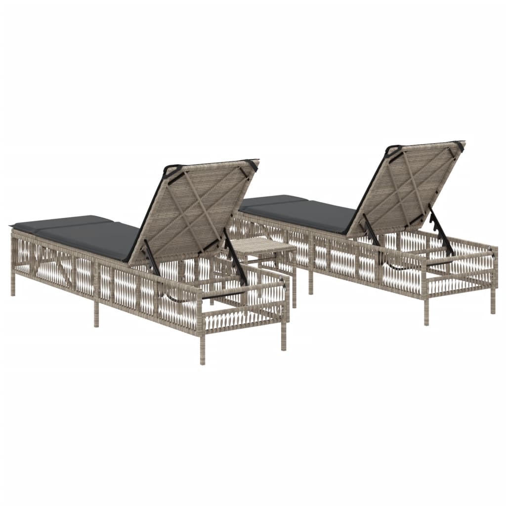 Sonnenliegen 2 Stk. mit Tisch Hellgrau Poly Rattan