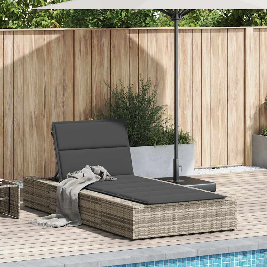 Chaise longue avec coussin flottant en polyrotin gris clair
