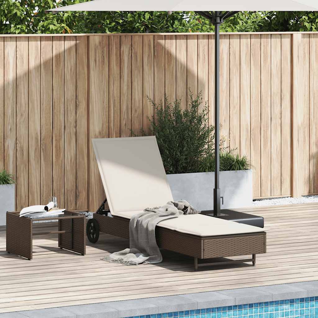 Bain de soleil à roulettes et coussin en polyrotin marron