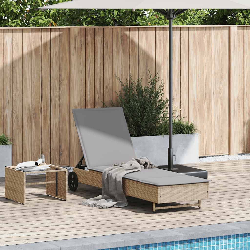 Bain de soleil à roulettes et coussin en polyrotin beige