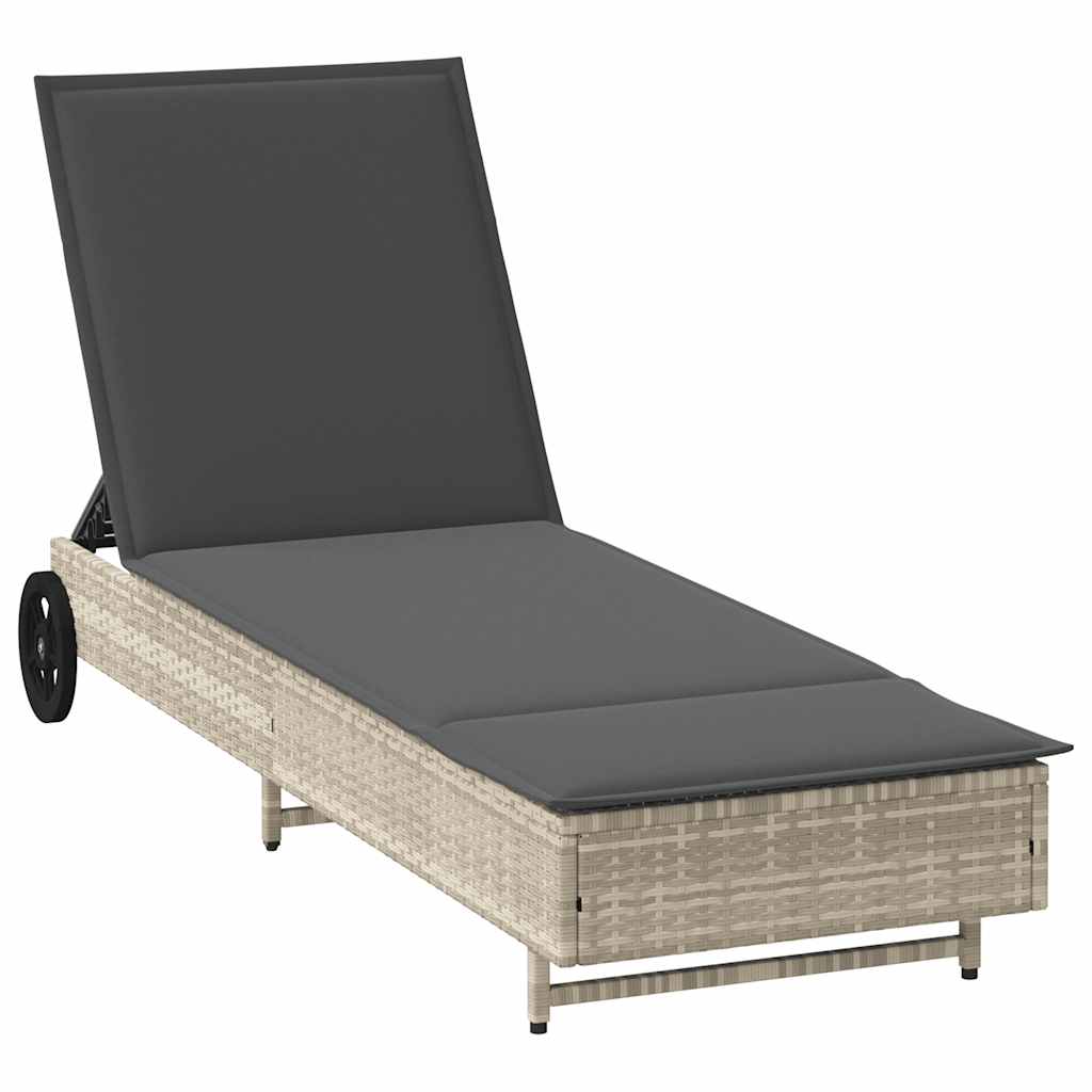 Bain de soleil à roulettes et coussin en polyrotin gris clair