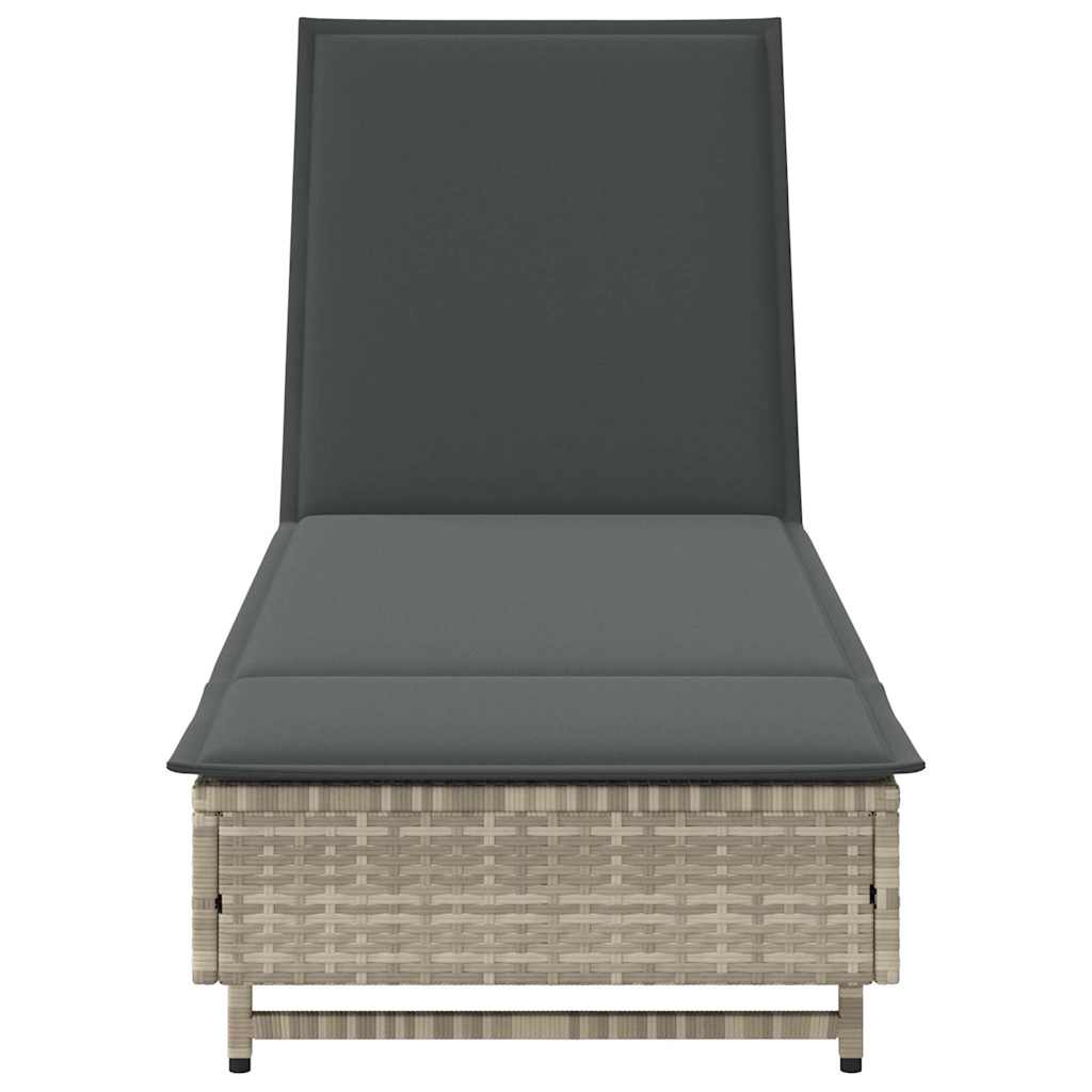 Bain de soleil à roulettes et coussin en polyrotin gris clair