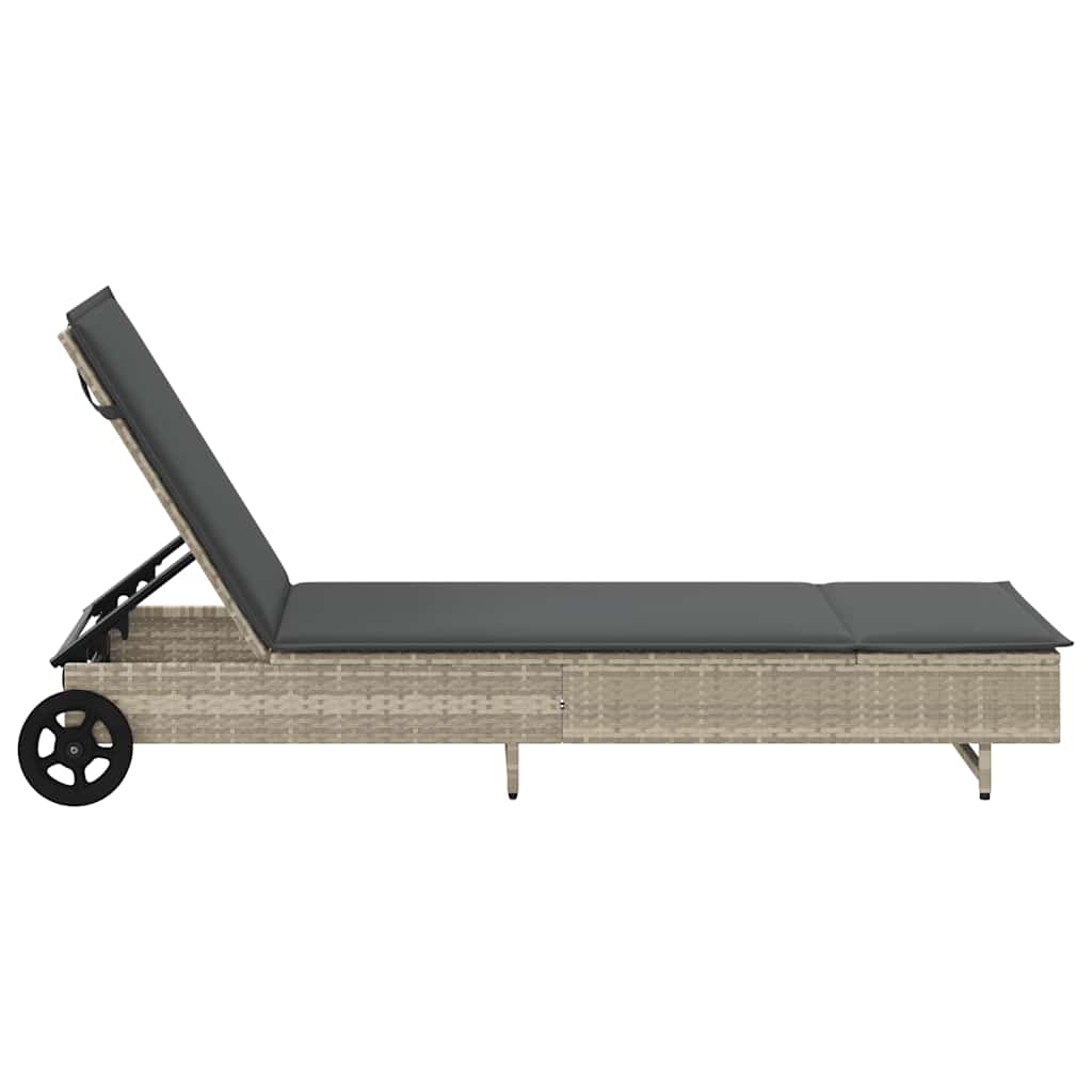 Bain de soleil à roulettes et coussin en polyrotin gris clair