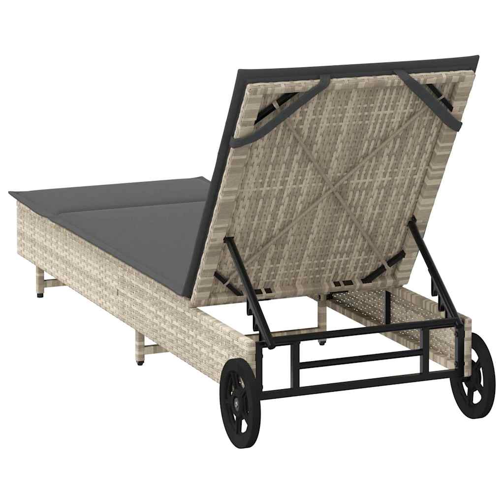 Bain de soleil à roulettes et coussin en polyrotin gris clair