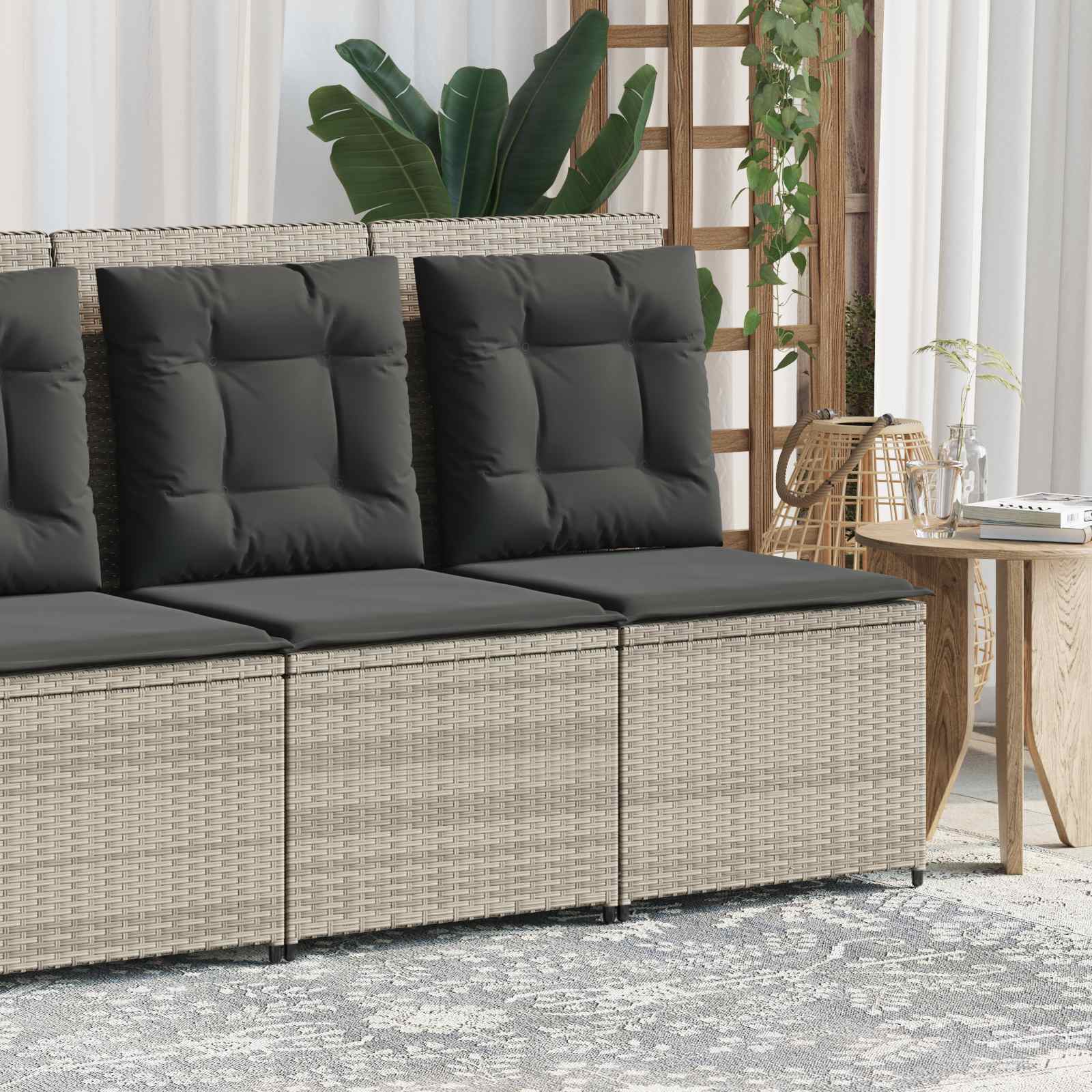Garten-Sofa mit Kissen Hellgrau Poly-Rattan