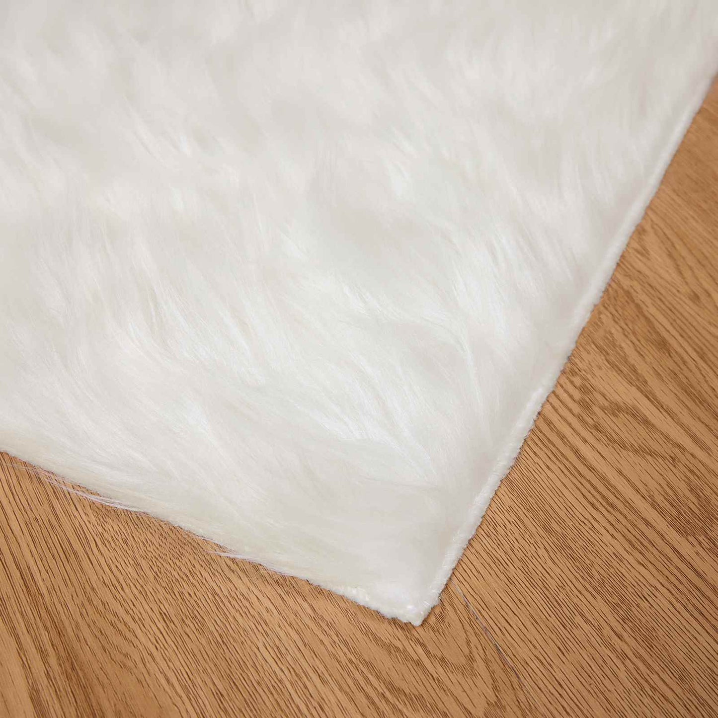 Teppich aus Kunstschaffell TAFALLA Weiß 80 x 150 cm Polyester
