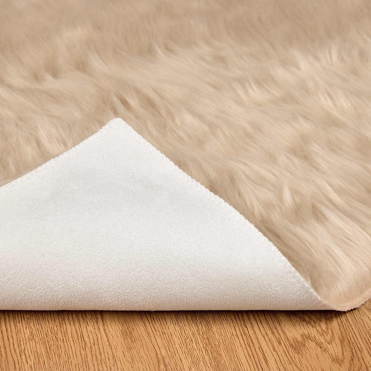 Teppich aus Kunstschaffell TAFALLA Beige 100 x 200 cm Polyester