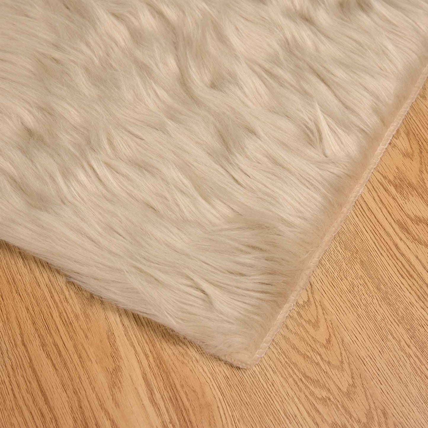 Teppich aus Kunstschaffell TAFALLA Beige 100 x 200 cm Polyester