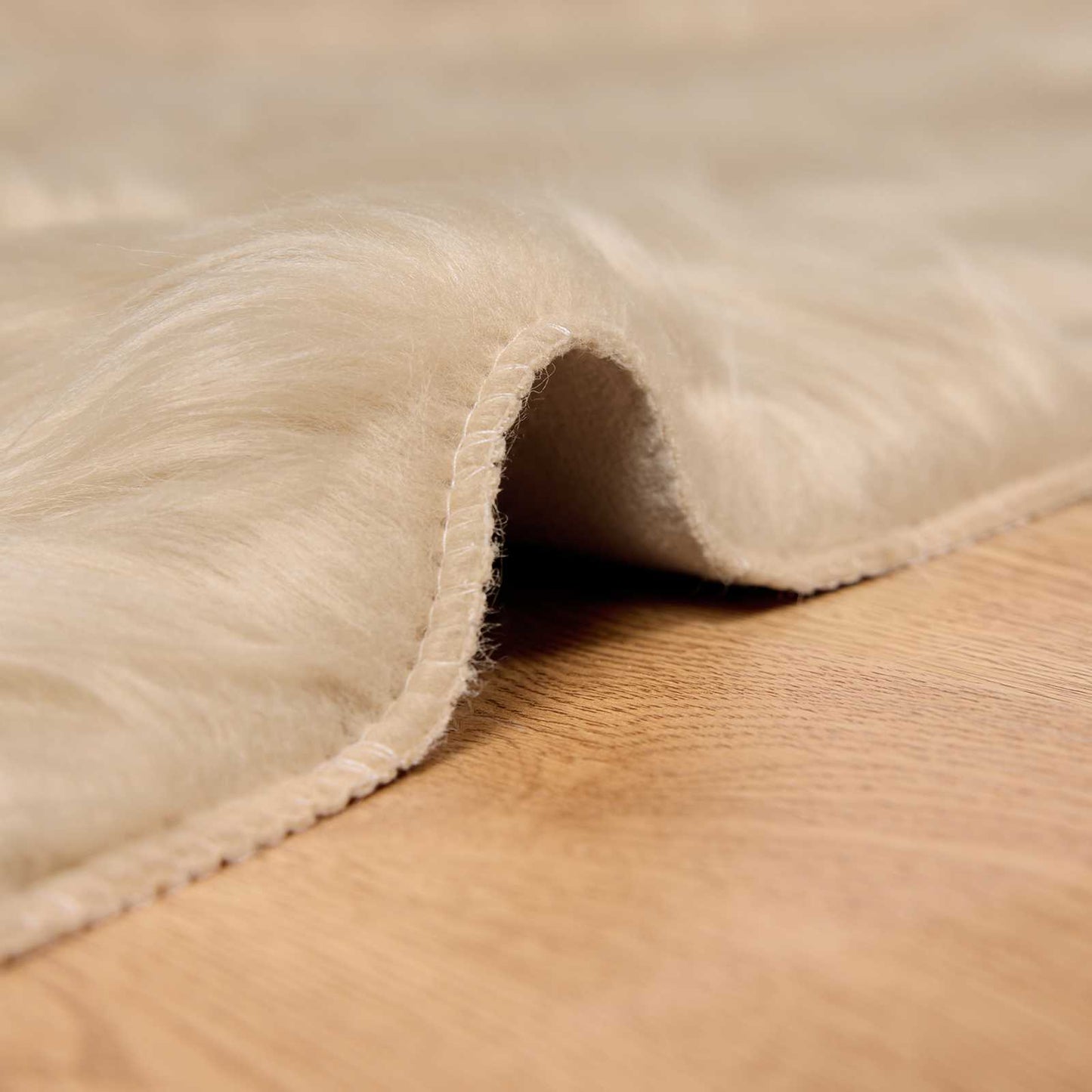 Teppich aus Kunstschaffell TAFALLA Beige 120 x 170 cm Polyester