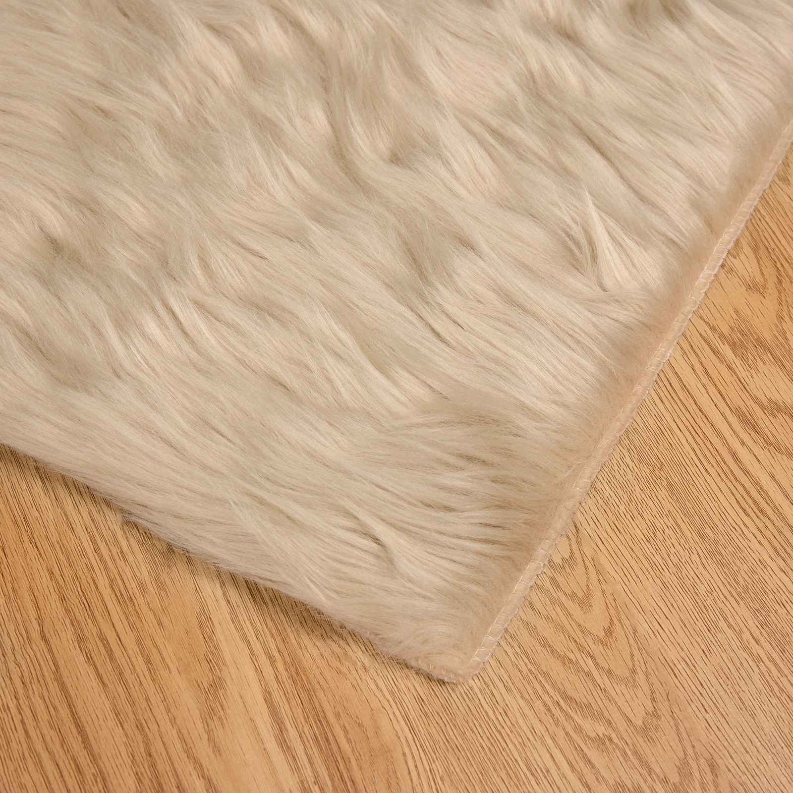 Teppich aus Kunstschaffell TAFALLA Beige 240 x 340 cm Polyester