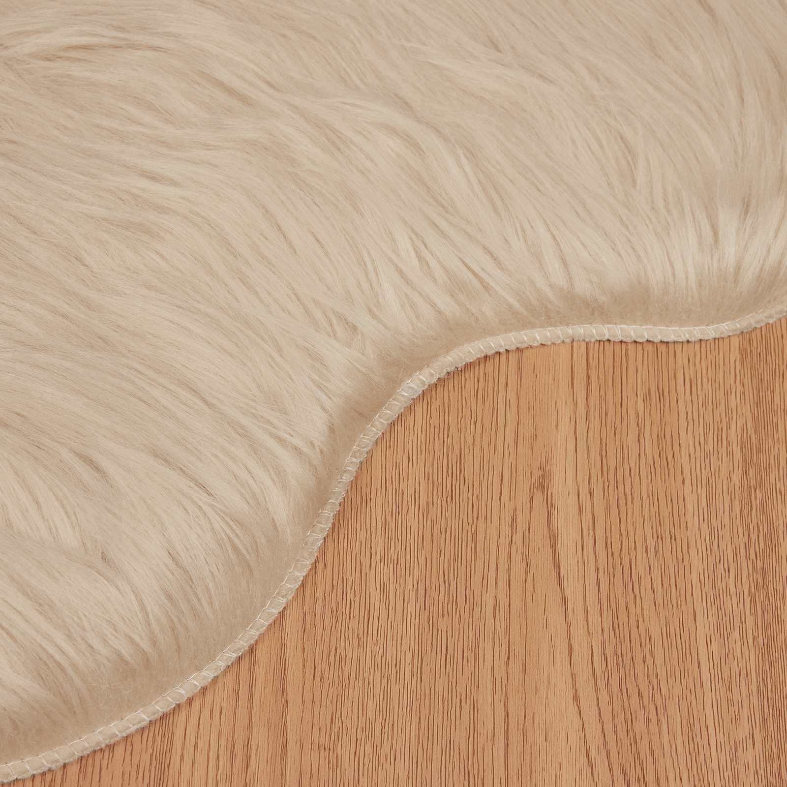 Teppich aus Kunstschaffell TAFALLA Beige 60 x 90 cm Polyester