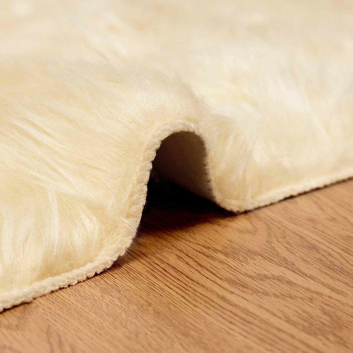 Teppich aus Kunstschaffell TAFALLA Creme 100 x 200 cm Polyester
