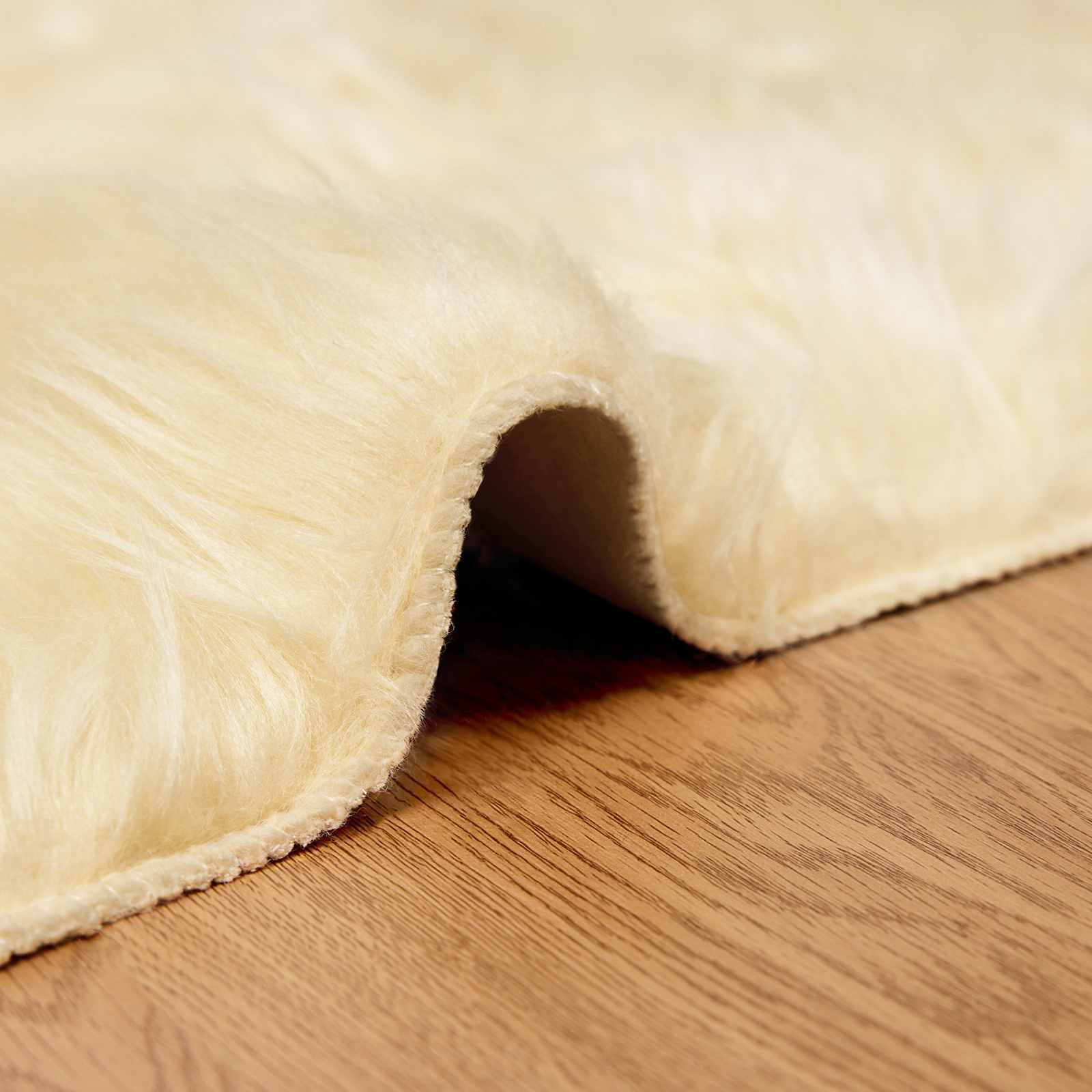 Teppich aus Kunstschaffell TAFALLA Creme Ø 200 cm Polyester