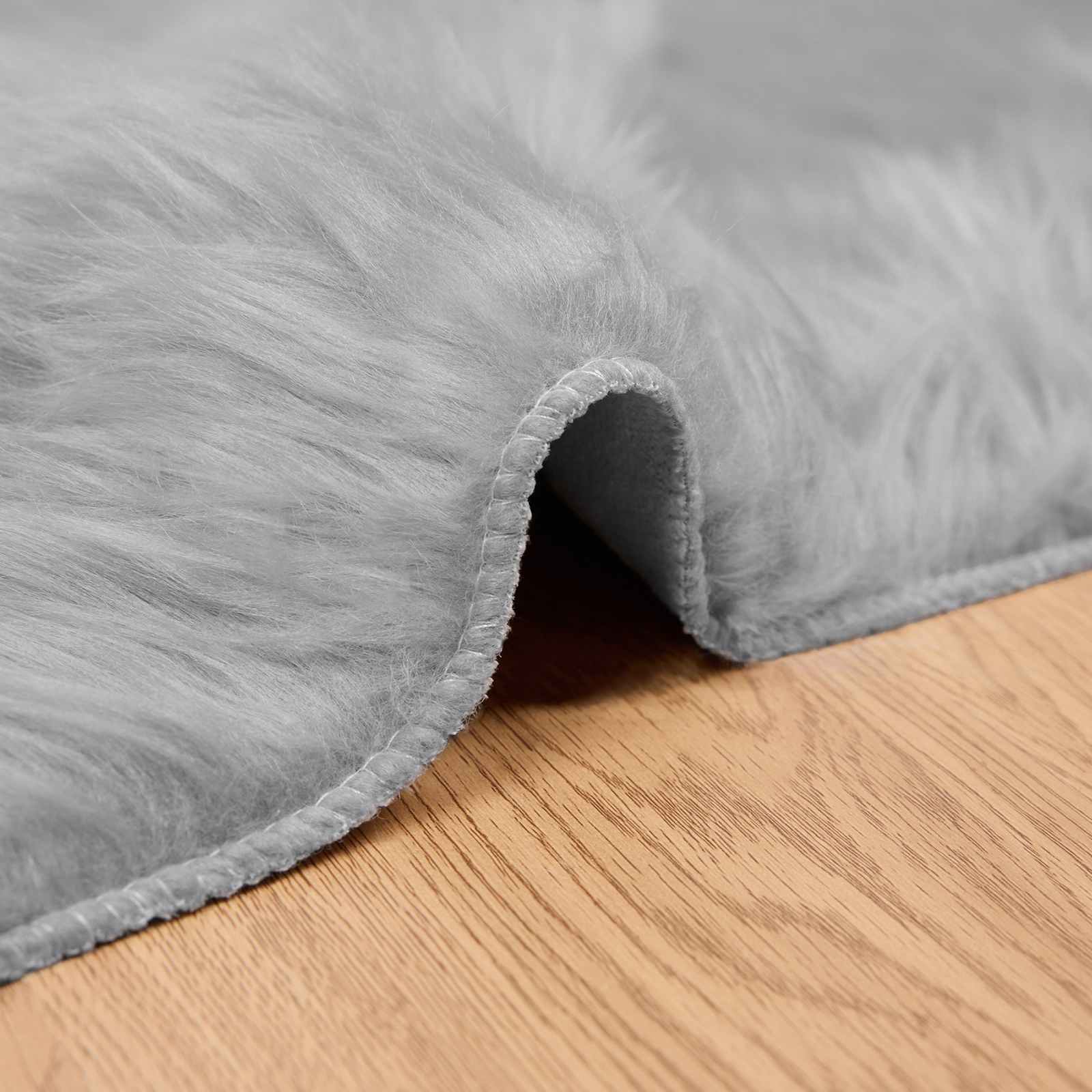 Teppich aus Kunstschaffell TAFALLA Grau 100 x 200 cm Polyester