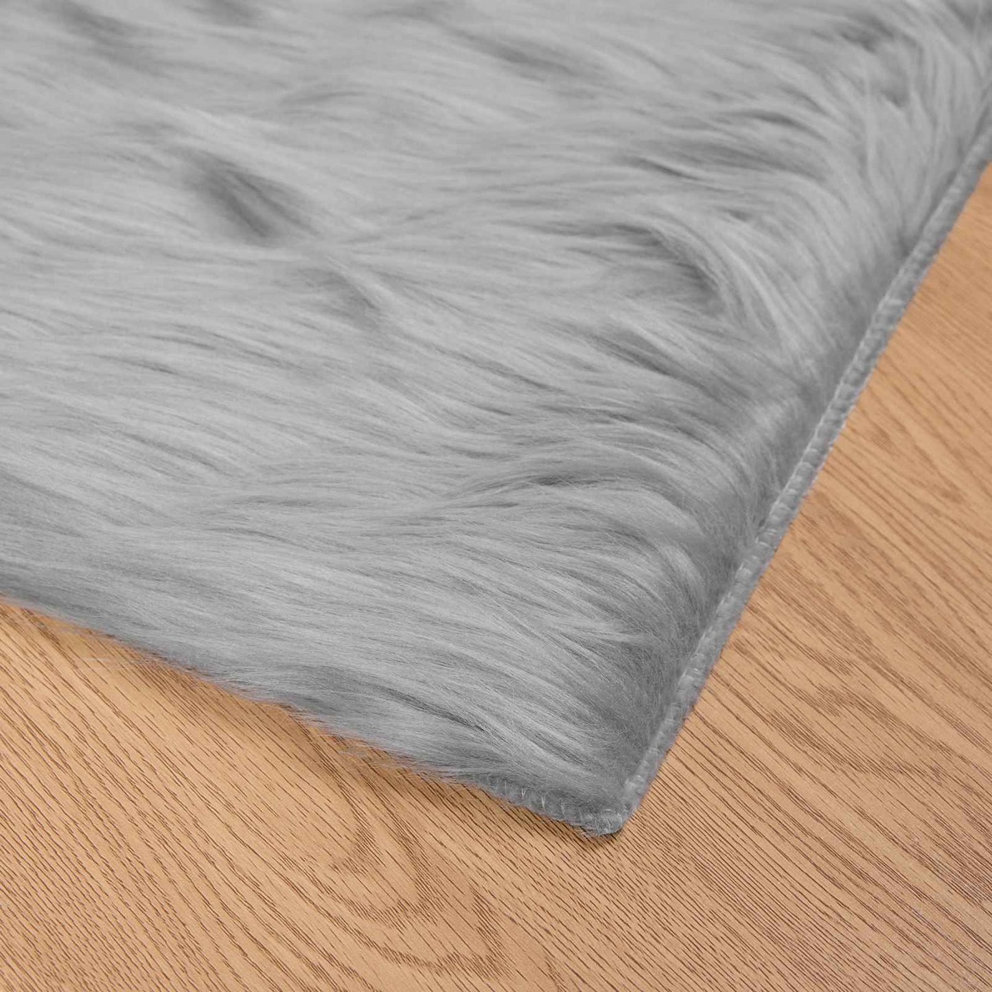 Teppich aus Kunstschaffell TAFALLA Grau 140 x 200 cm Polyester