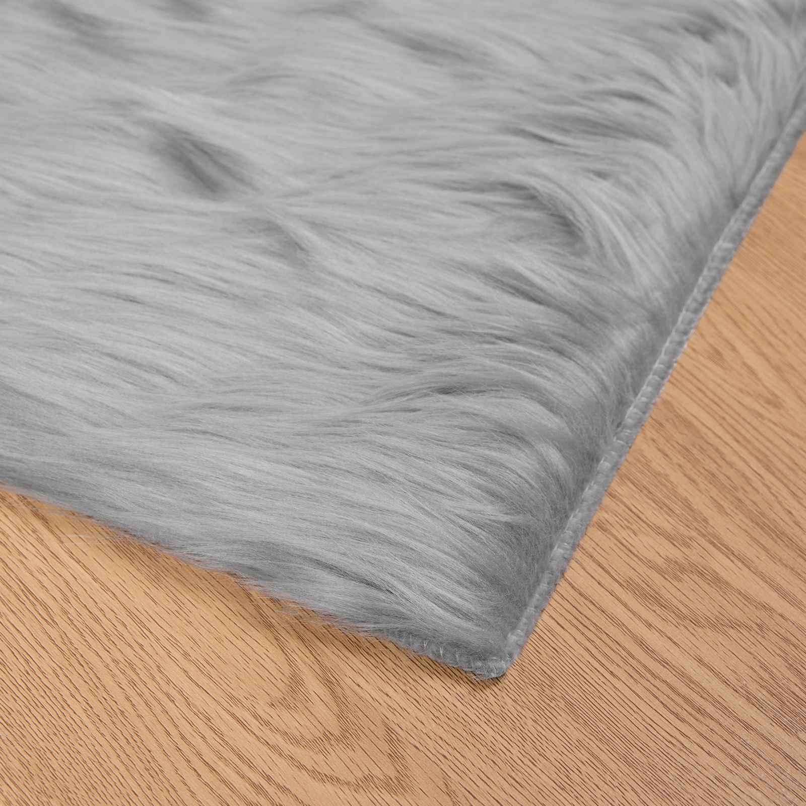 Teppich aus Kunstschaffell TAFALLA Grau 200 x 280 cm Polyester
