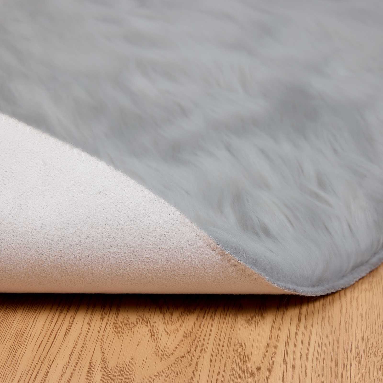 Teppich aus Kunstschaffell TAFALLA Grau Ø 120 cm Polyester