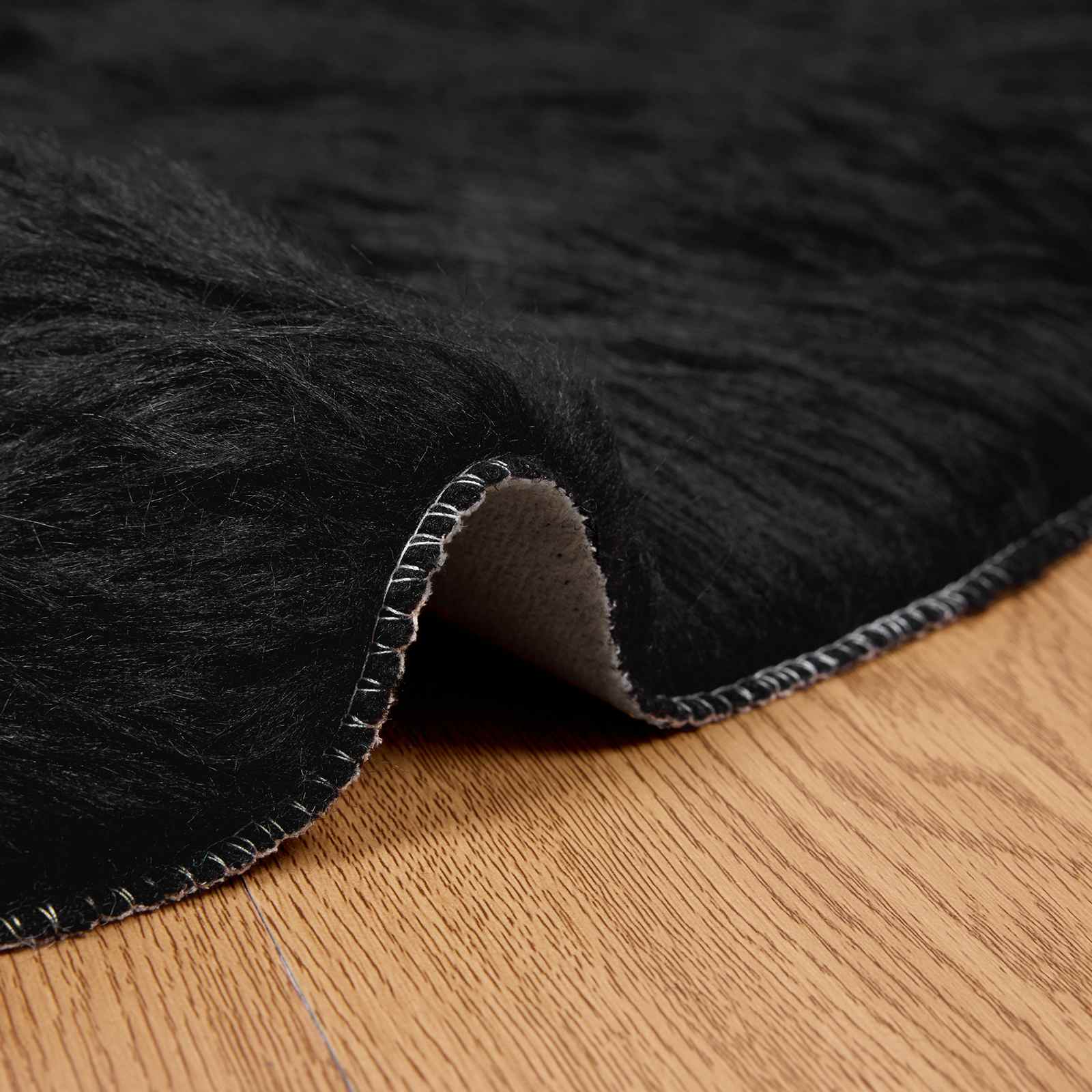 Teppich aus Kunstschaffell TAFALLA Schwarz Ø 120 cm Polyester