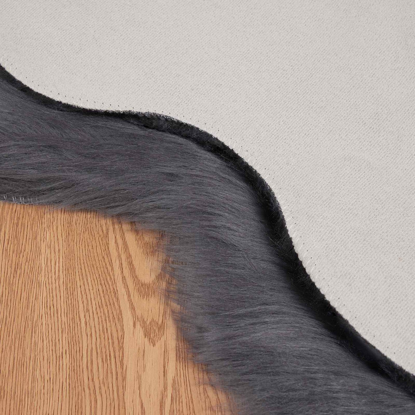 Teppich aus Kunstschaffell TAFALLA Anthrazit 80 x 120 cm
