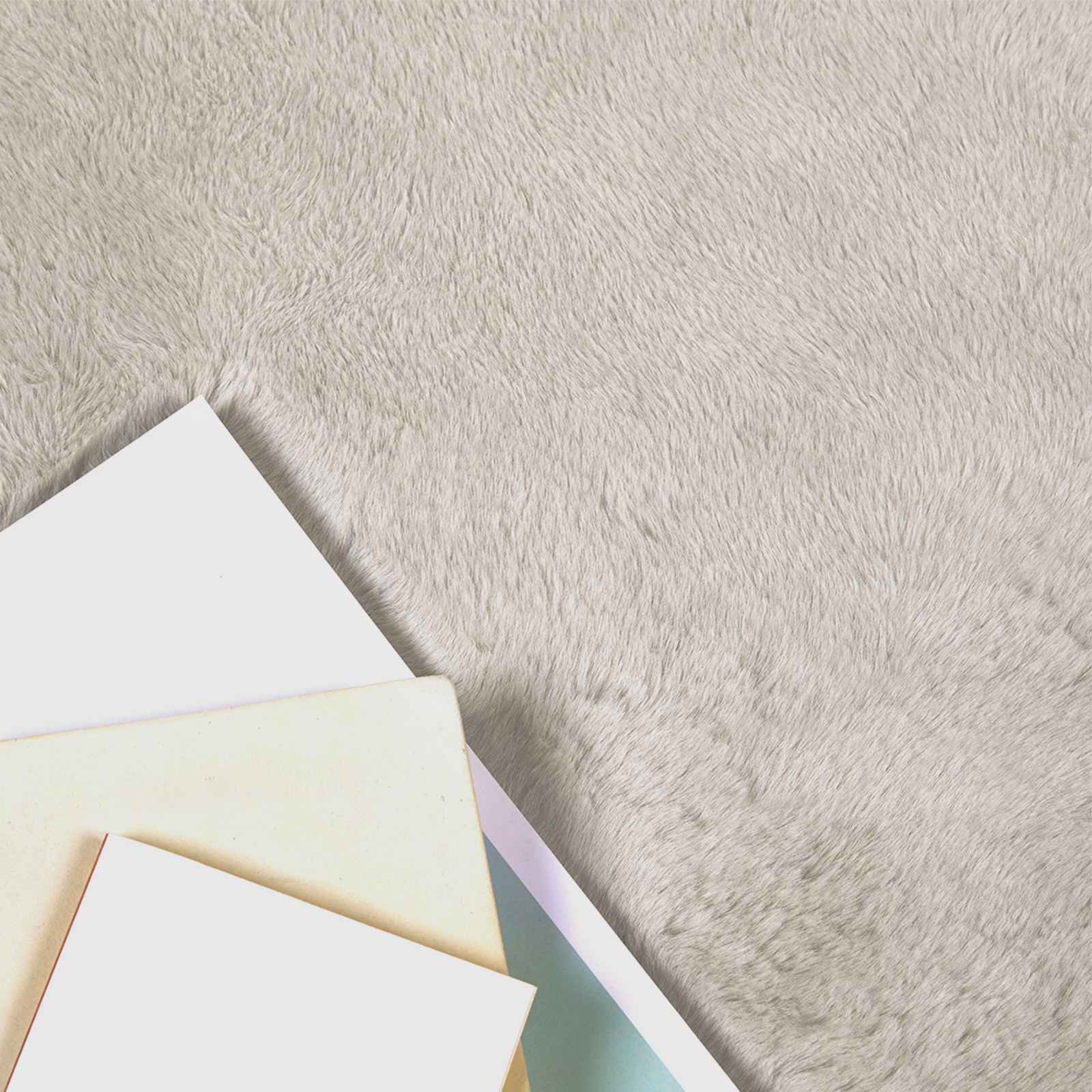 Rutschfester Teppich aus Kunstkaninchenfell OLITE Beige