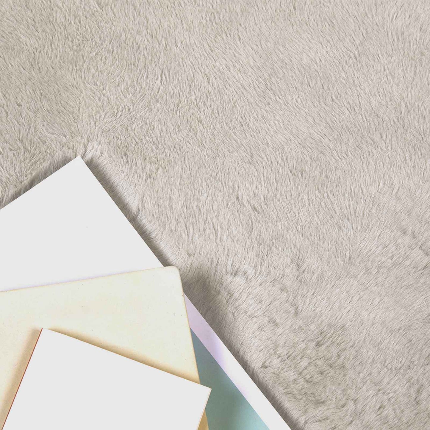 Rutschfester Teppich aus Kunstkaninchenfell OLITE Beige
