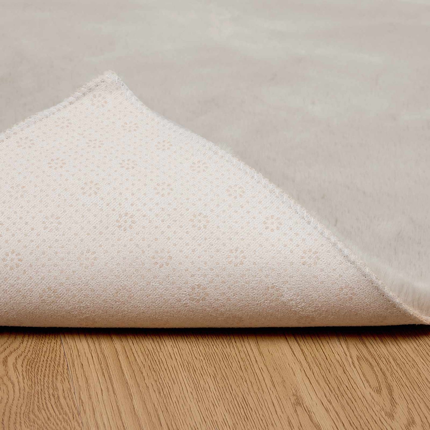Rutschfester Teppich aus Kunstkaninchenfell OLITE Beige