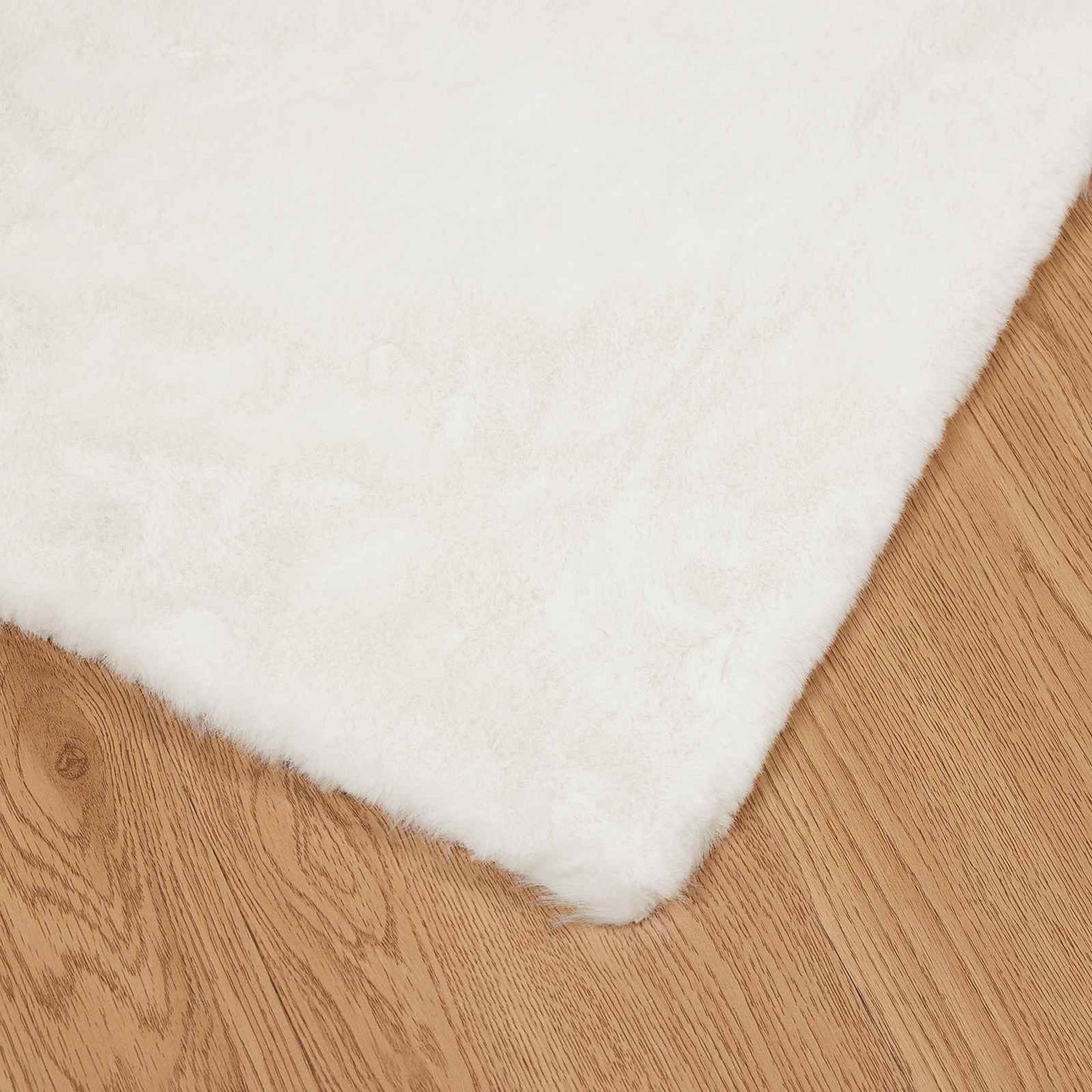 Rutschfester Teppich aus Kunstkaninchenfell OLITE Creme